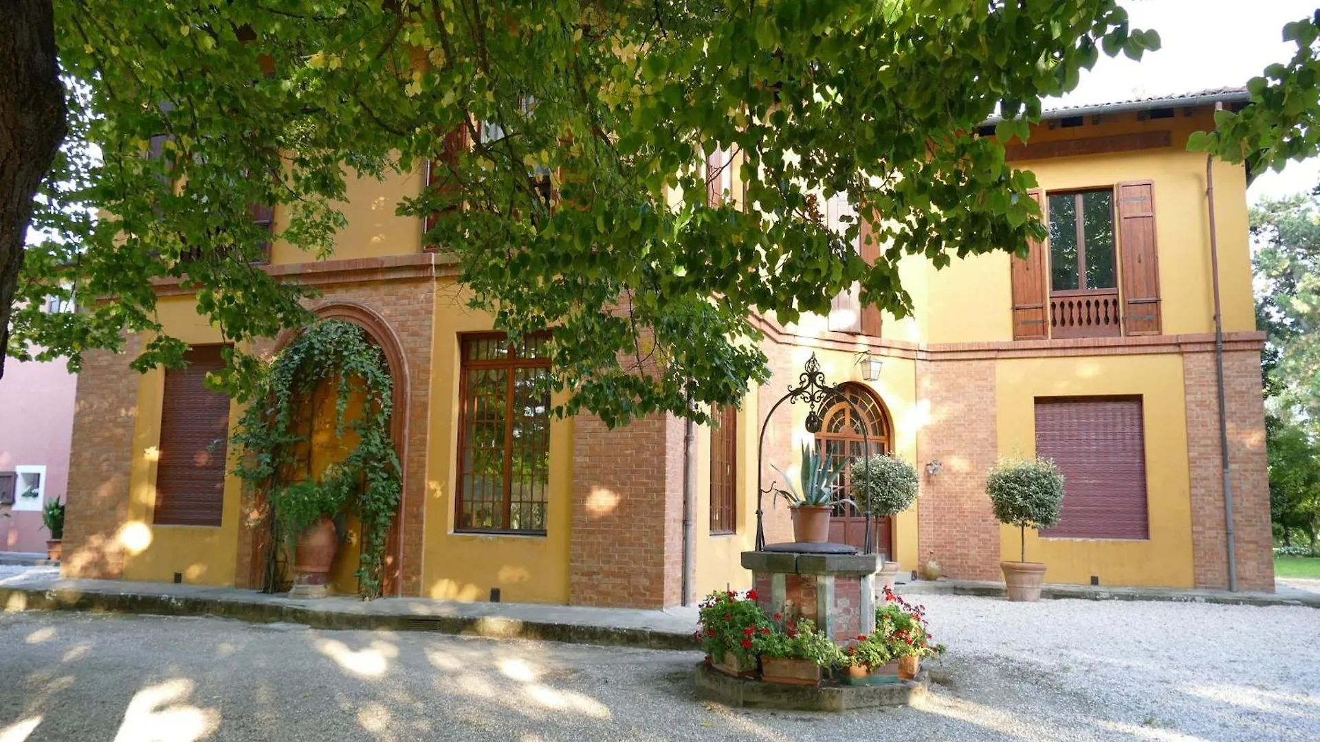 Elegant Holiday Home In Faenza With Garden And Pool