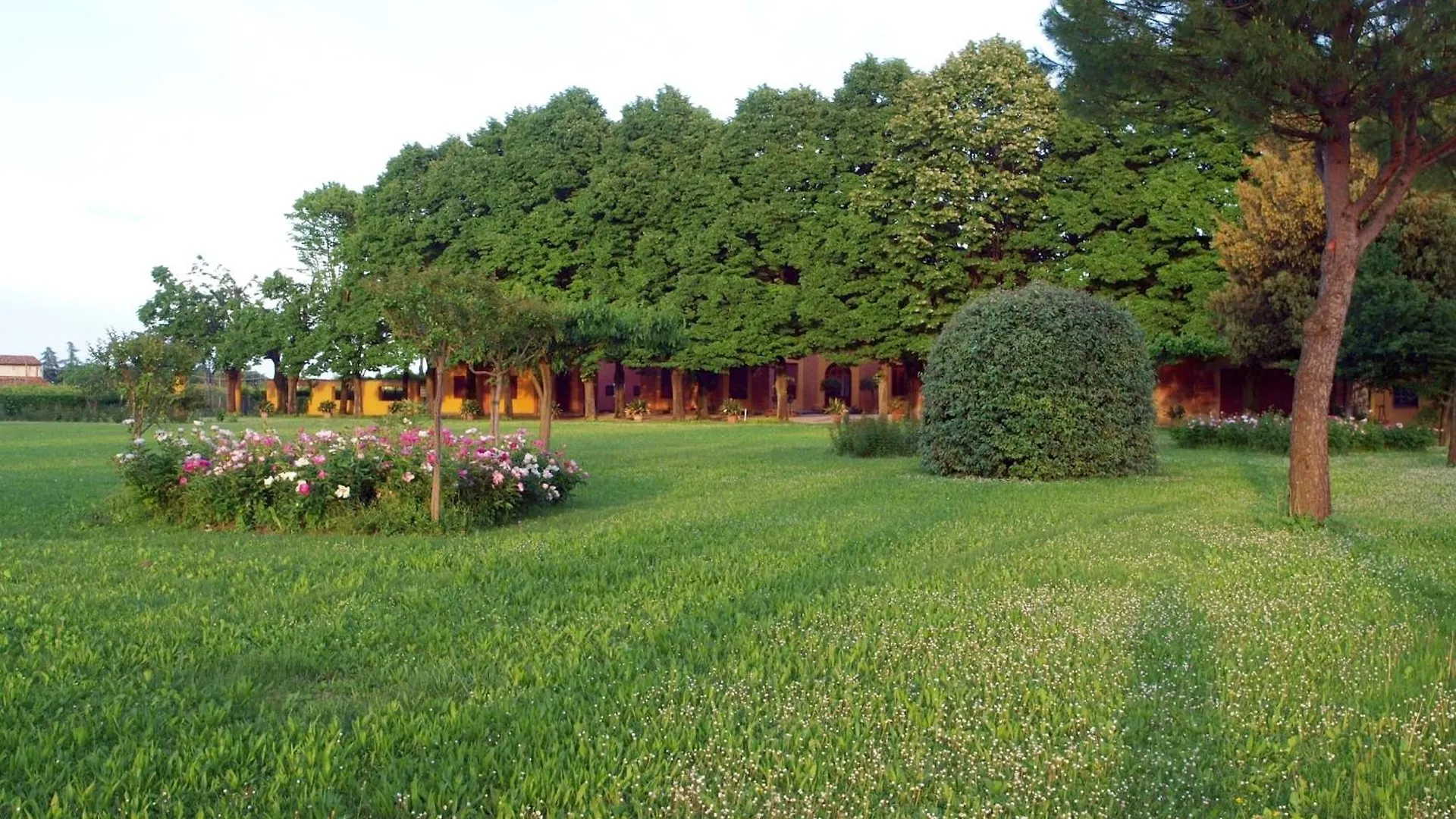 Elegant Holiday Home In Faenza With Garden And Pool