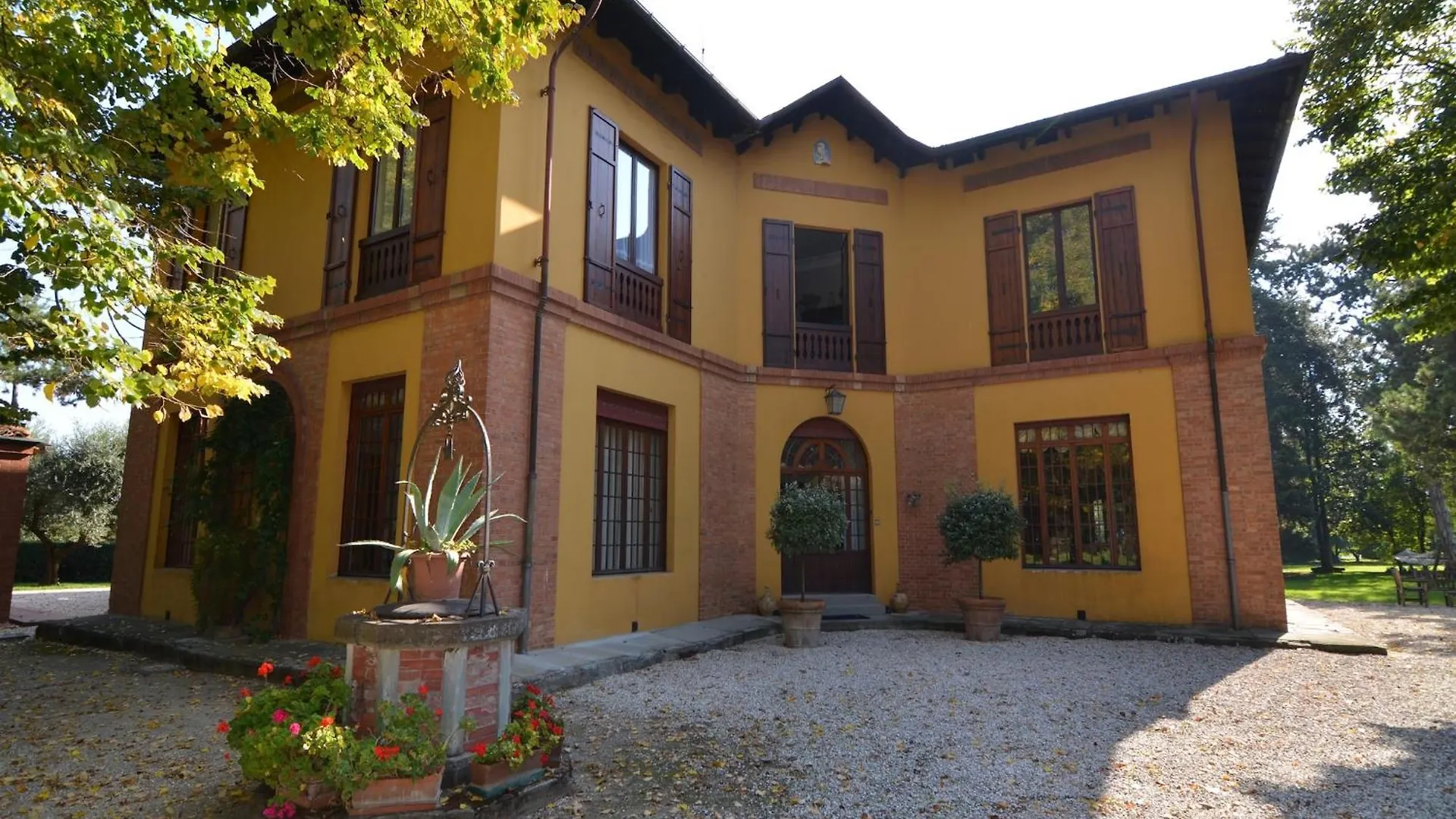 Elegant Holiday Home In Faenza With Garden And Pool